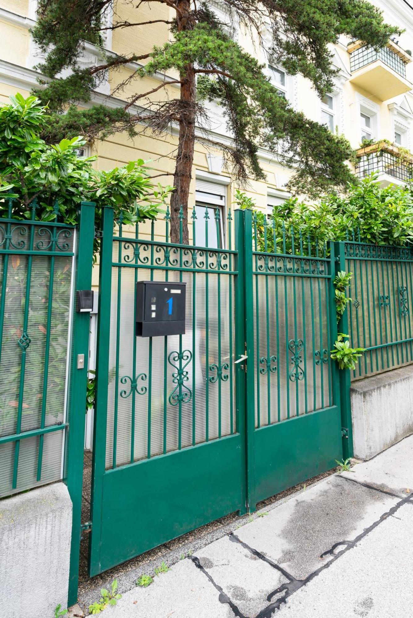 Central Living Apartments - Wielemansgasse Вена Экстерьер фото